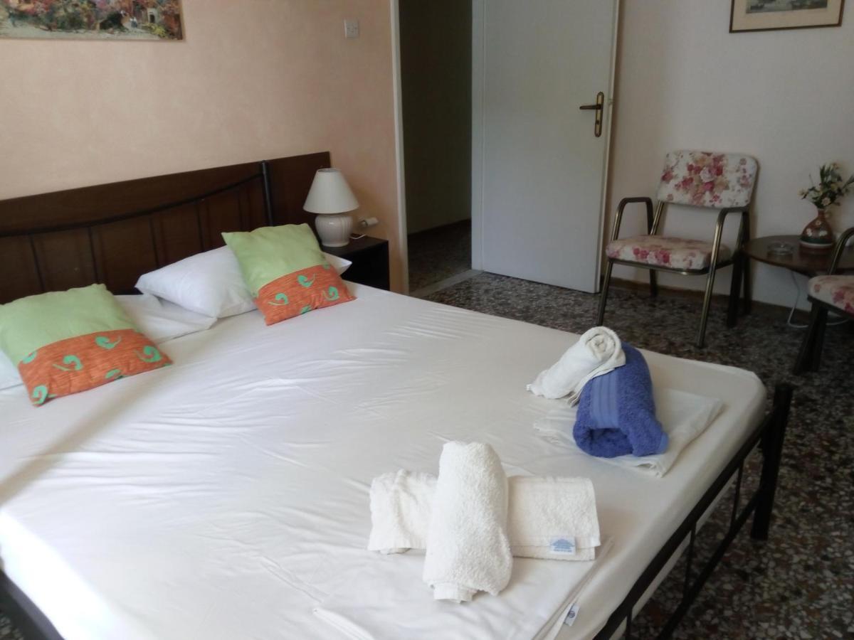 Agnes Rooms Kini Exterior foto